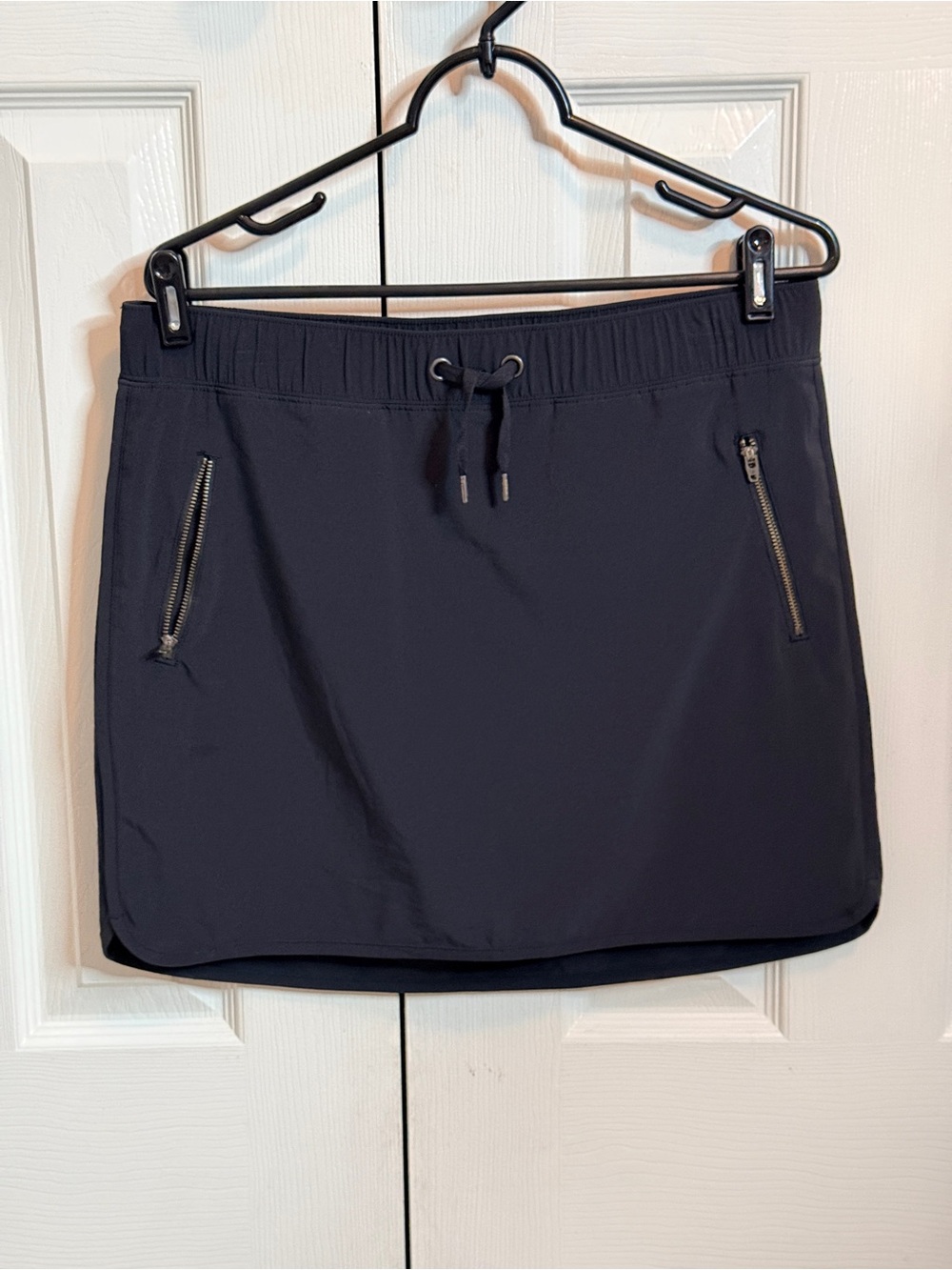 Athleta Trekkie North Skort Black Medium Hiking Travel Golf Activewear EUC